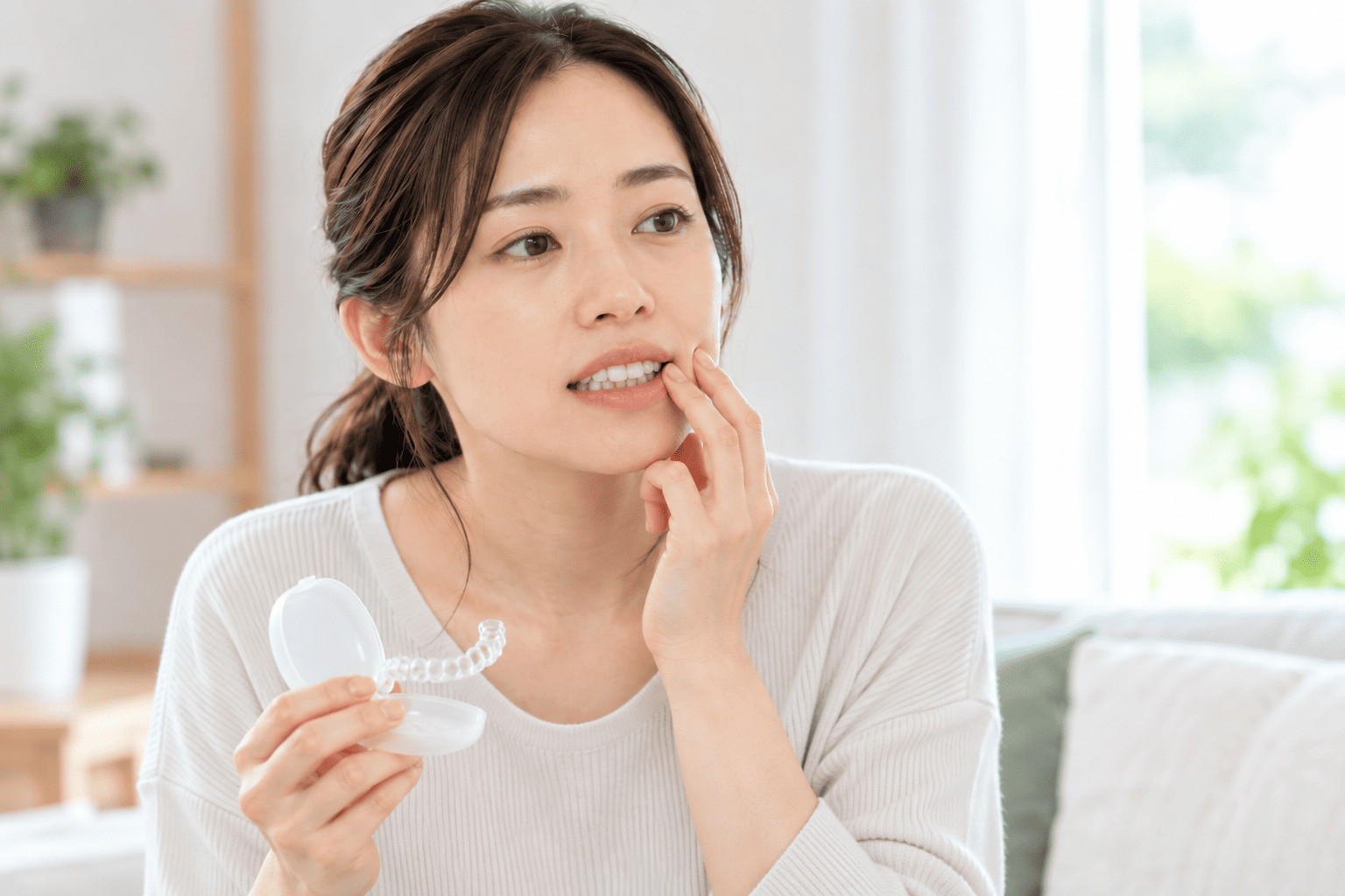 マウスピース矯正後に起こる歯並びの後戻りについて